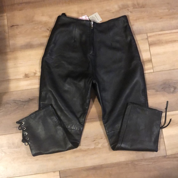 NWT SOFT SOFT BLACK LEATHER CAPRIS ZIP UP BACK WITH TIES ON LEGS SIZE S - Picture 12 of 12